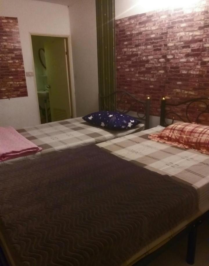 Srikrung Guesthouse فرا ناخون سي أيوتثايا الغرفة الصورة